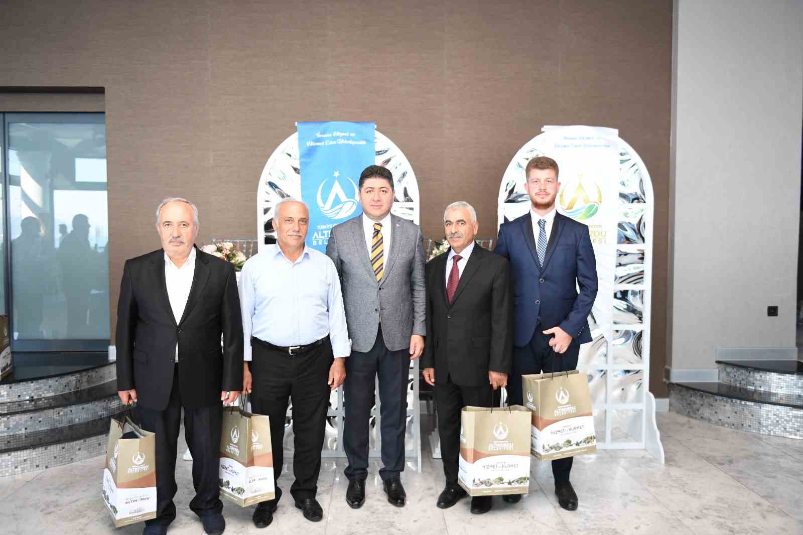 BAŞKAN TÖREN DİN GÖREVLİLERİ İLE BULUŞTU